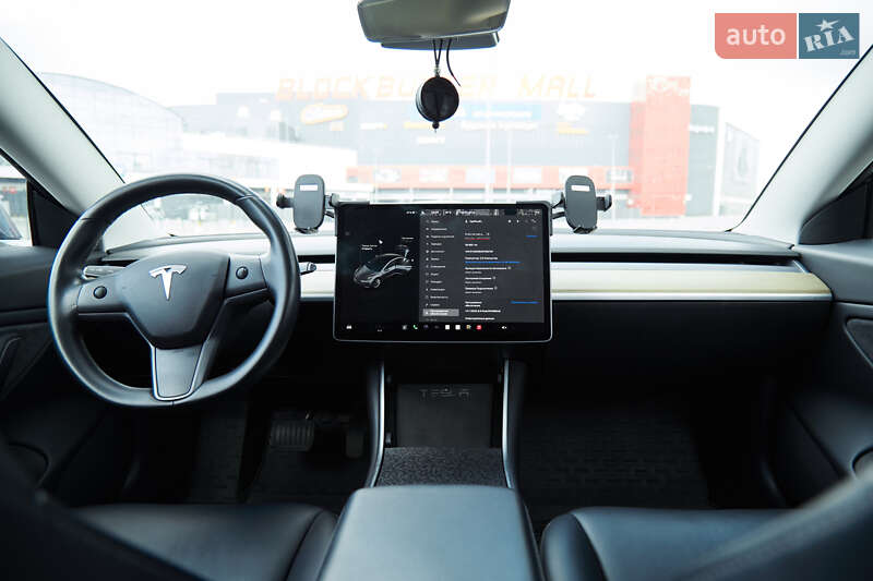 Седан Tesla Model 3 2018 в Киеве