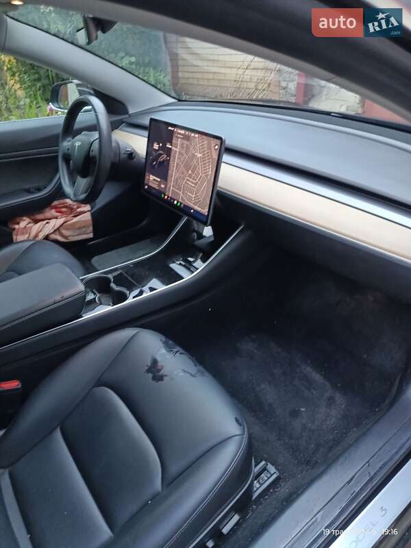 Седан Tesla Model 3 2018 в Дніпрі