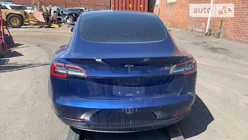 Седан Tesla Model 3 2018 в Львові