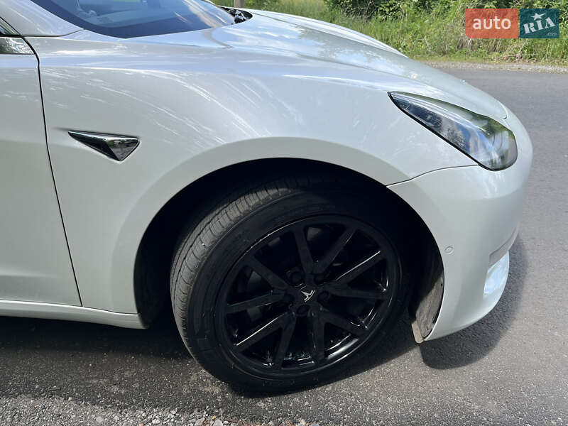 Седан Tesla Model 3 2020 в Новомосковську