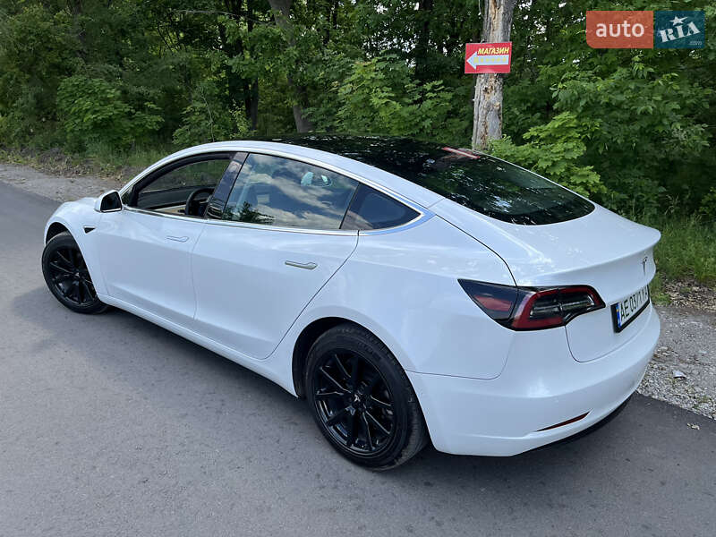Седан Tesla Model 3 2020 в Новомосковську