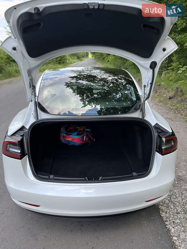 Седан Tesla Model 3 2020 в Новомосковську