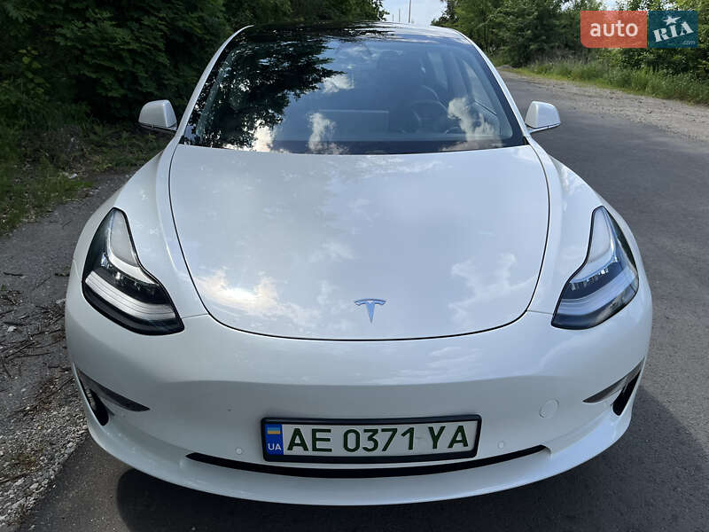 Седан Tesla Model 3 2020 в Новомосковську