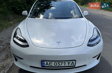 Седан Tesla Model 3 2020 в 