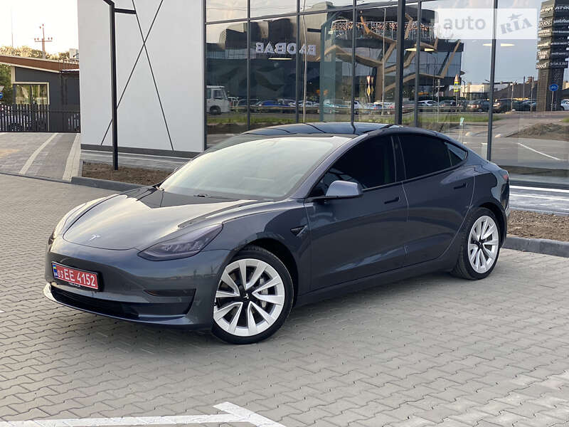 Седан Tesla Model 3 2021 в Луцьку