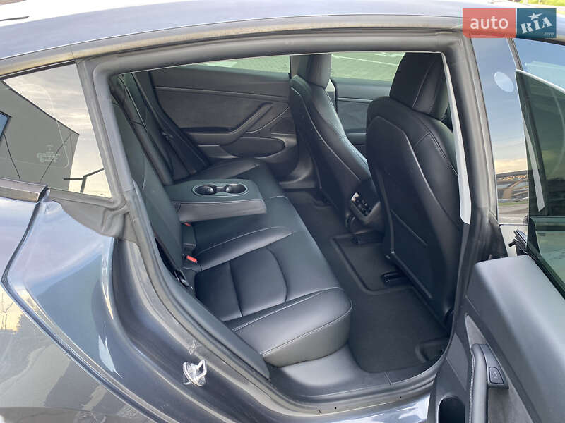Седан Tesla Model 3 2020 в Луцке