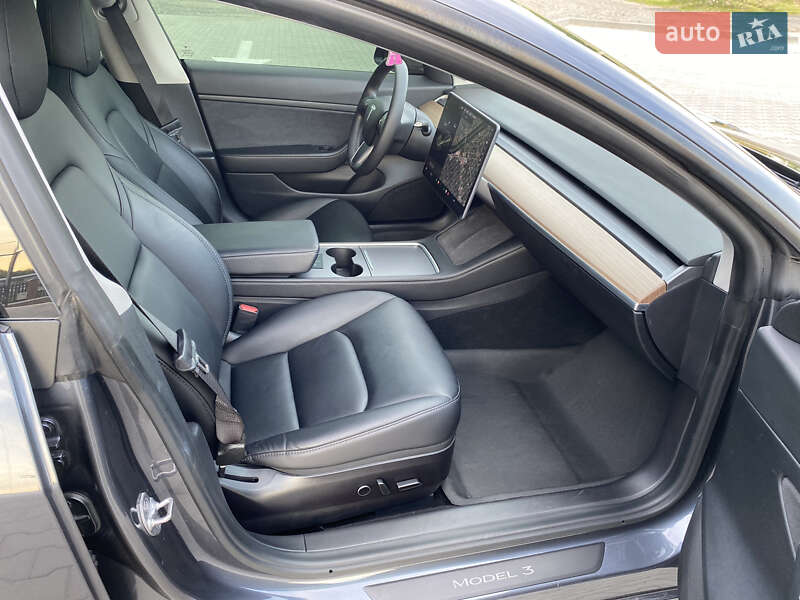 Седан Tesla Model 3 2020 в Луцке