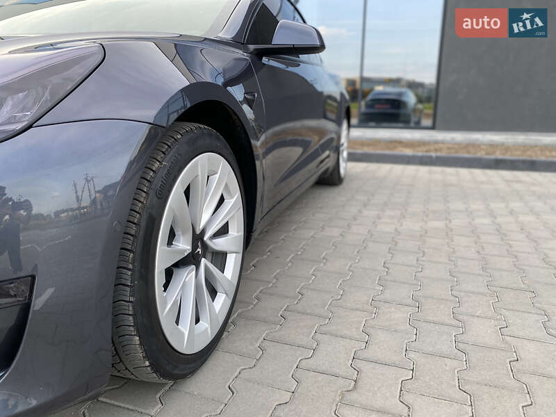 Седан Tesla Model 3 2020 в Луцке