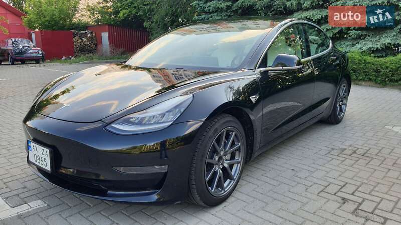 Седан Tesla Model 3 2020 в 