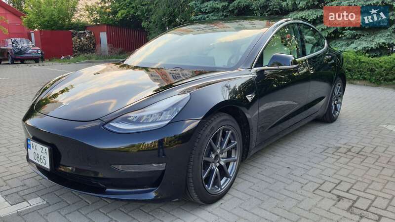 Tesla Model 3 2020