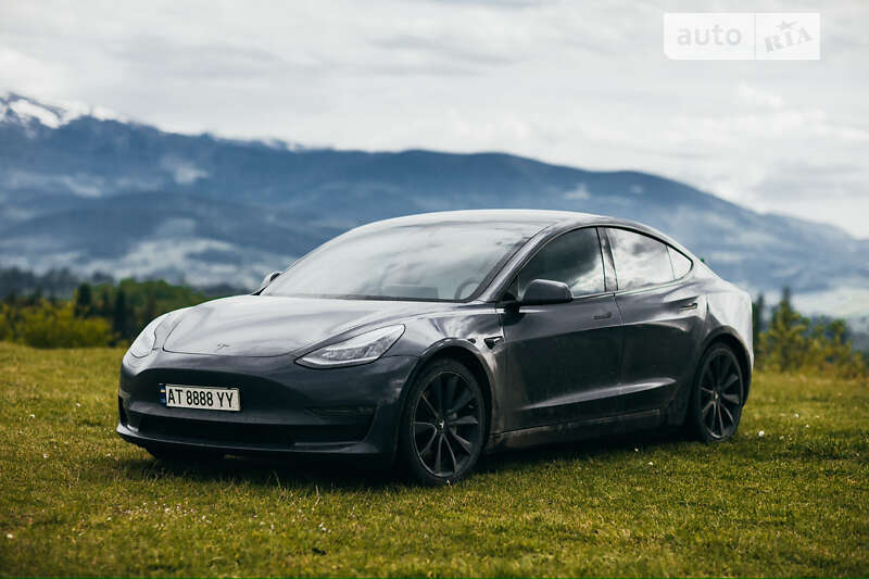 Седан Tesla Model 3 2020 в Яремчі