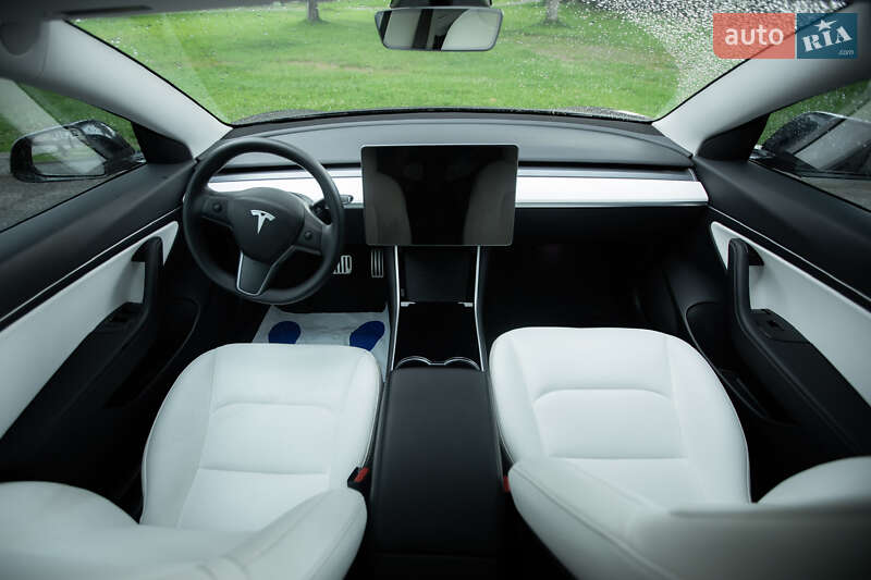 Седан Tesla Model 3 2020 в Яремче