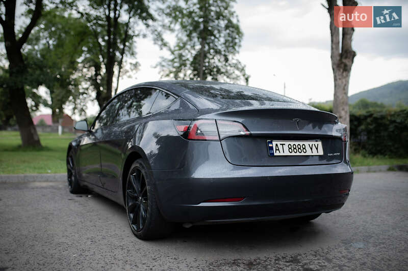 Седан Tesla Model 3 2020 в Яремче