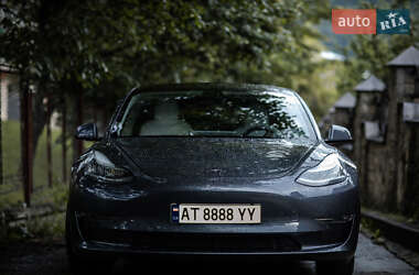 Седан Tesla Model 3 2020 в Яремче