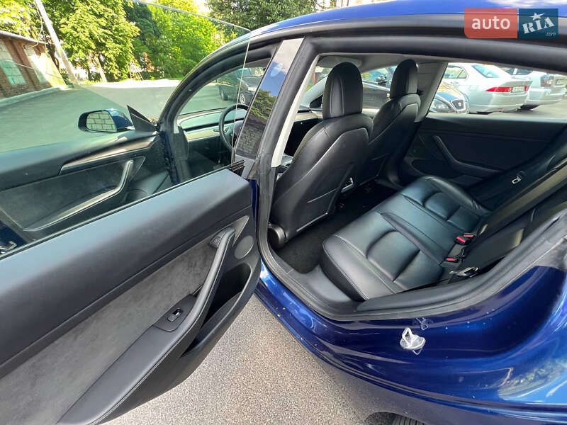 Седан Tesla Model 3 2022 в Чернігові