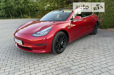 Седан Tesla Model 3 2020 в Львове