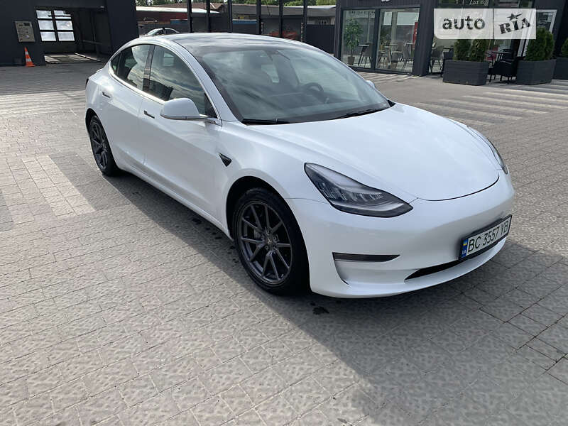 Седан Tesla Model 3 2019 в Львові