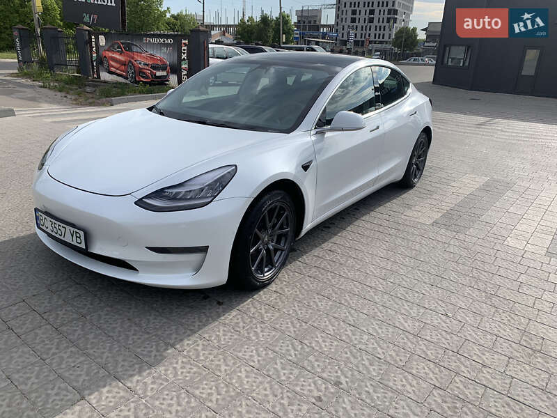 Седан Tesla Model 3 2019 в Львові