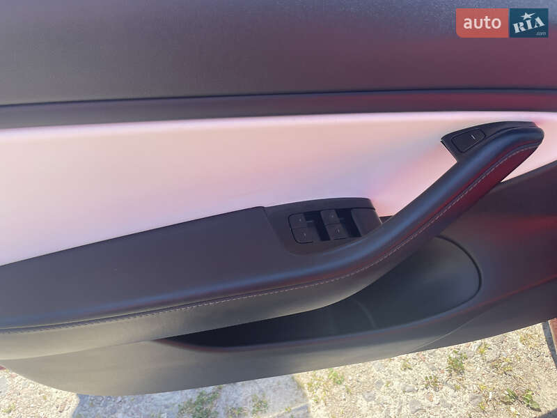 Седан Tesla Model 3 2019 в Львові