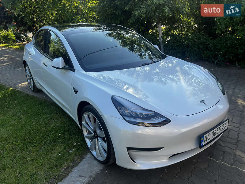 Седан Tesla Model 3 2019 в Луцке