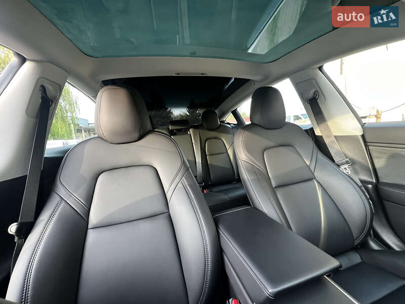 Седан Tesla Model 3 2019 в Луцке