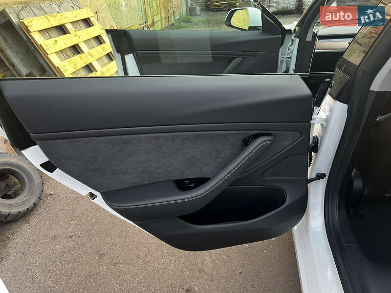 Седан Tesla Model 3 2019 в Луцке