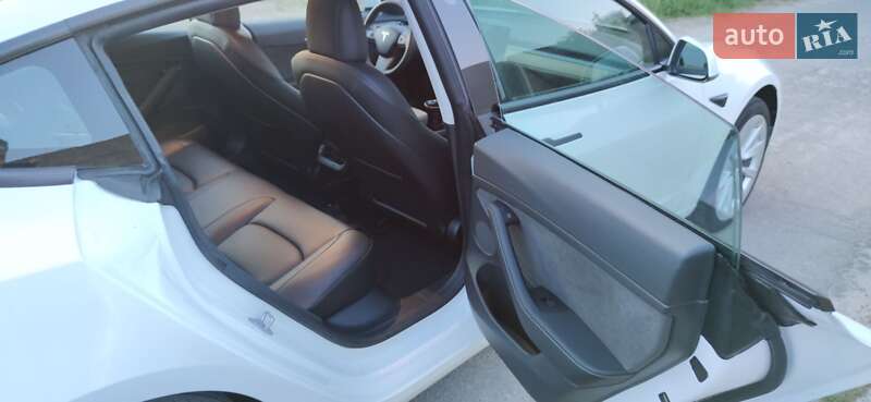 Седан Tesla Model 3 2022 в Києві