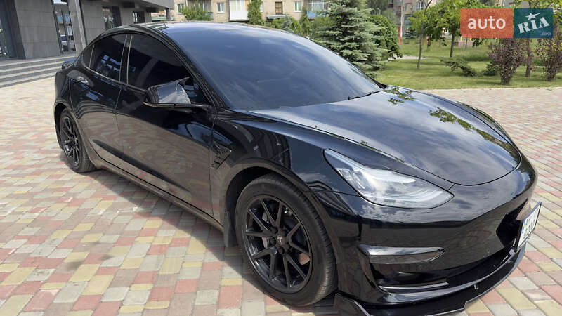 Седан Tesla Model 3 2019 в Славянске