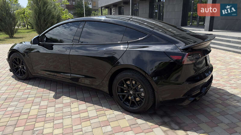 Седан Tesla Model 3 2019 в Славянске