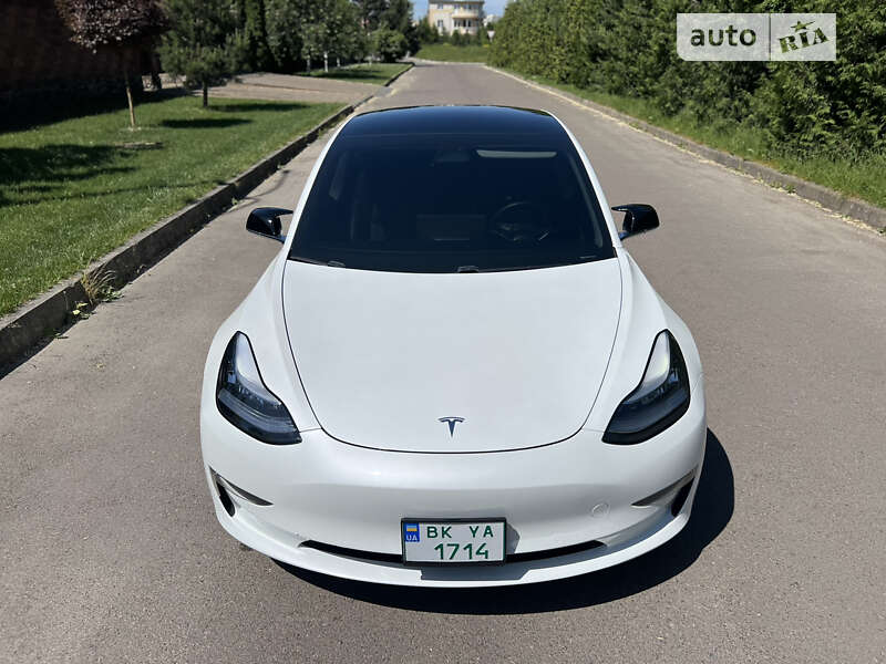 Седан Tesla Model 3 2019 в Рівному