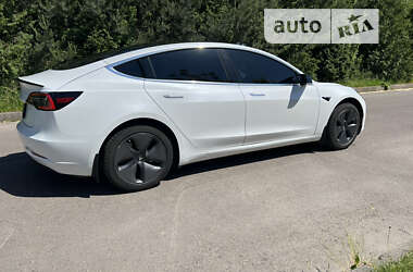 Седан Tesla Model 3 2019 в Ровно
