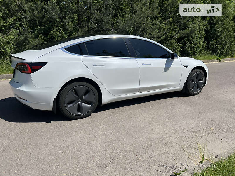 Седан Tesla Model 3 2019 в Рівному