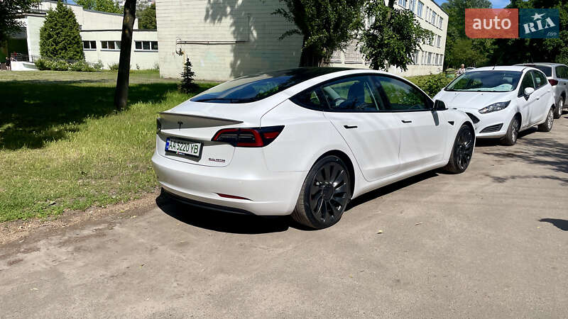 Седан Tesla Model 3 2021 в Києві