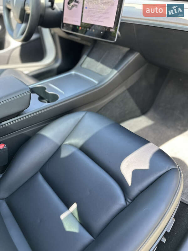Седан Tesla Model 3 2020 в Києві