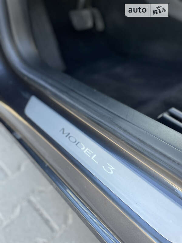 Седан Tesla Model 3 2018 в Киеве