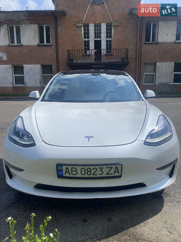 Седан Tesla Model 3 2021 в Виннице