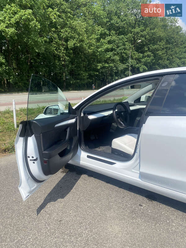 Седан Tesla Model 3 2021 в Виннице