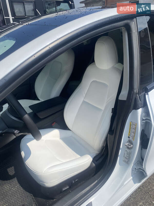 Седан Tesla Model 3 2021 в Виннице