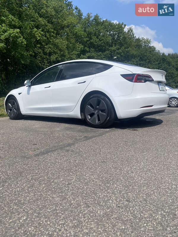Седан Tesla Model 3 2021 в Виннице
