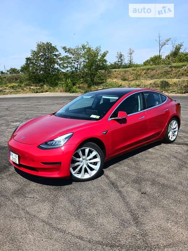 Седан Tesla Model 3 2018 в Дніпрі