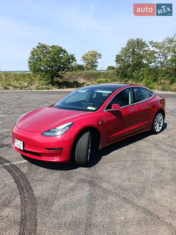 Седан Tesla Model 3 2018 в Дніпрі