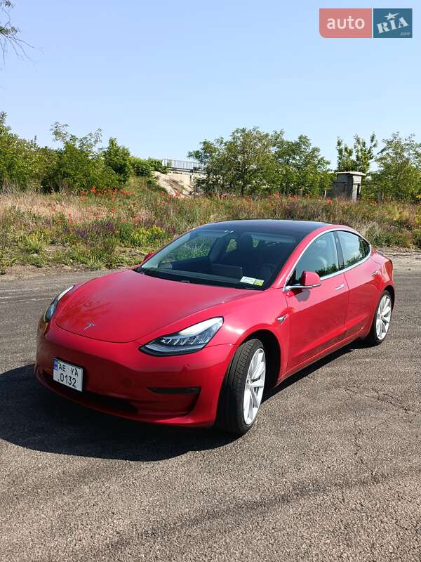 Седан Tesla Model 3 2018 в Дніпрі