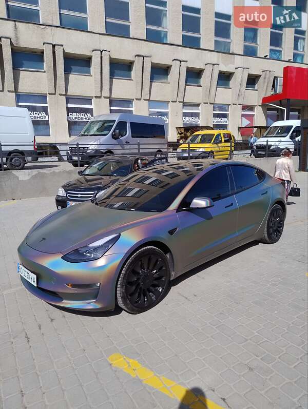 Седан Tesla Model 3 2022 в Тернополі