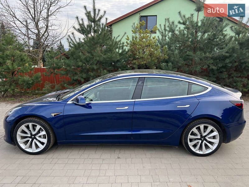 Седан Tesla Model 3 2019 в Львове