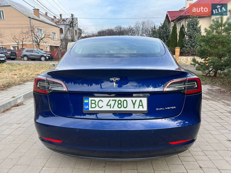 Седан Tesla Model 3 2019 в Львове