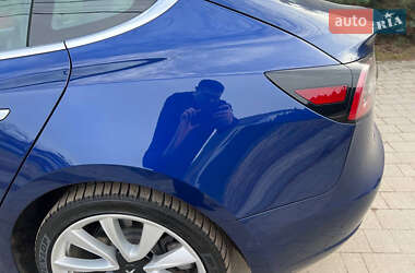Седан Tesla Model 3 2019 в Львове