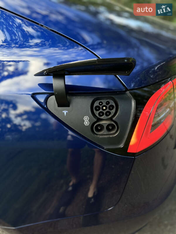 Седан Tesla Model 3 2021 в Львові