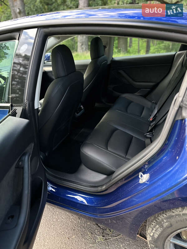 Седан Tesla Model 3 2021 в Львові