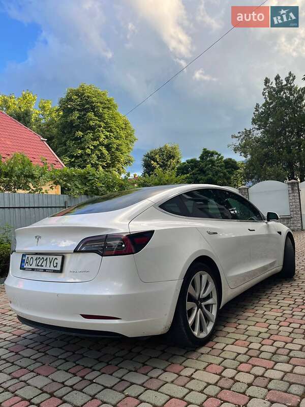Седан Tesla Model 3 2019 в Ужгороді