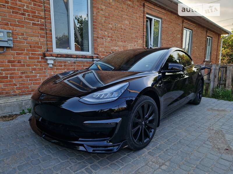 Седан Tesla Model 3 2018 в Первомайске